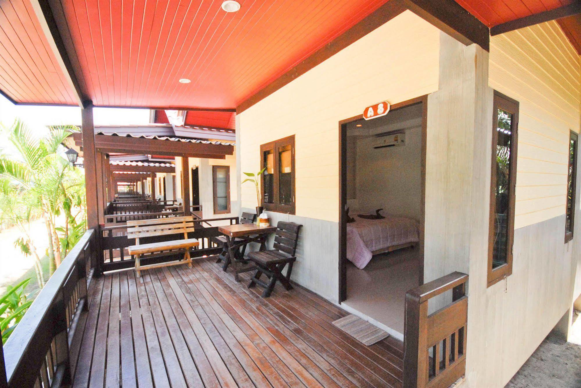Haad Yao Bungalows Exterior photo